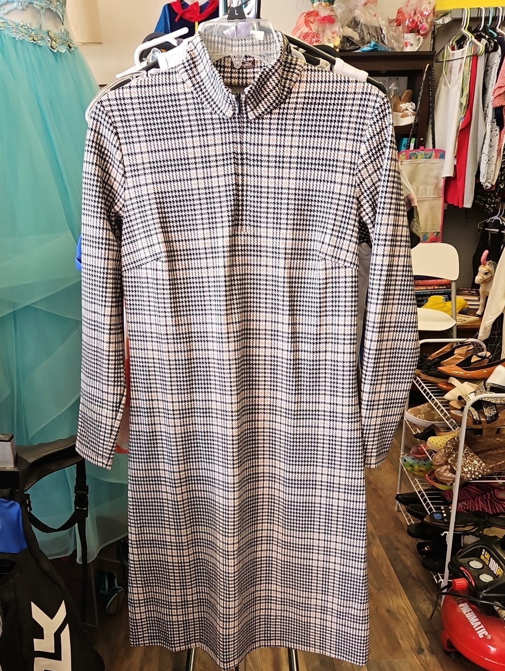 J. McLaughlin Black and White Houndstooth Button-Down Shirt